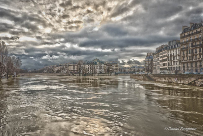 Île Saint Louis et île de la Cité - La Seine pendant la crue de janvier 2018 à Paris (France)